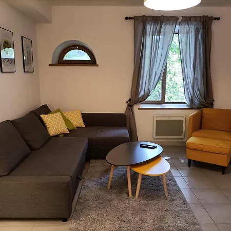 Le Petit Nid De Apartamento